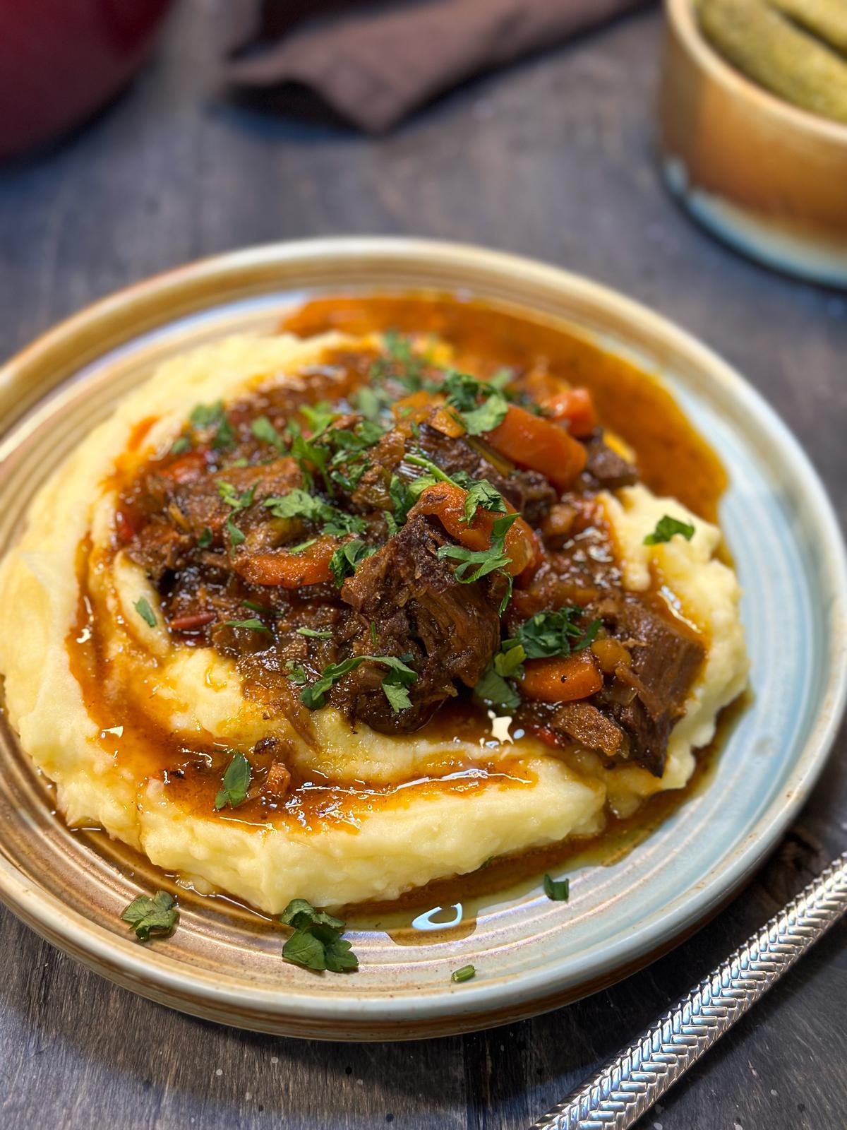 MUSTIG KÖTTGRYTA