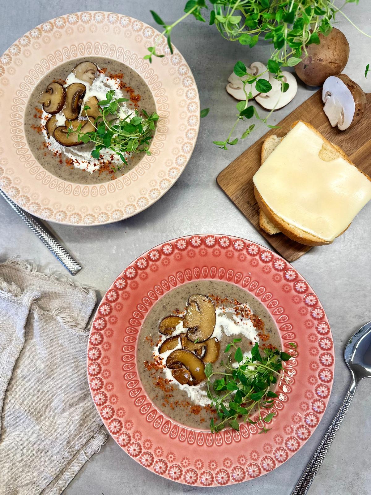 KRÄMIG CHAMPINJONSOPPA