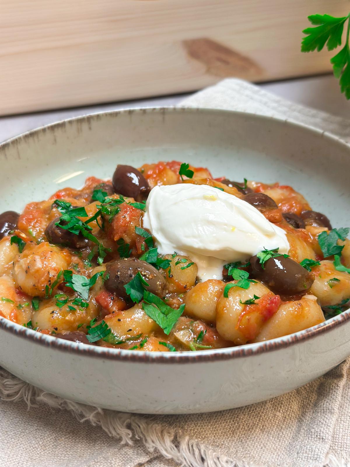 GNOCCHI PUTTANESCA MED MASCARPONEKRÄM