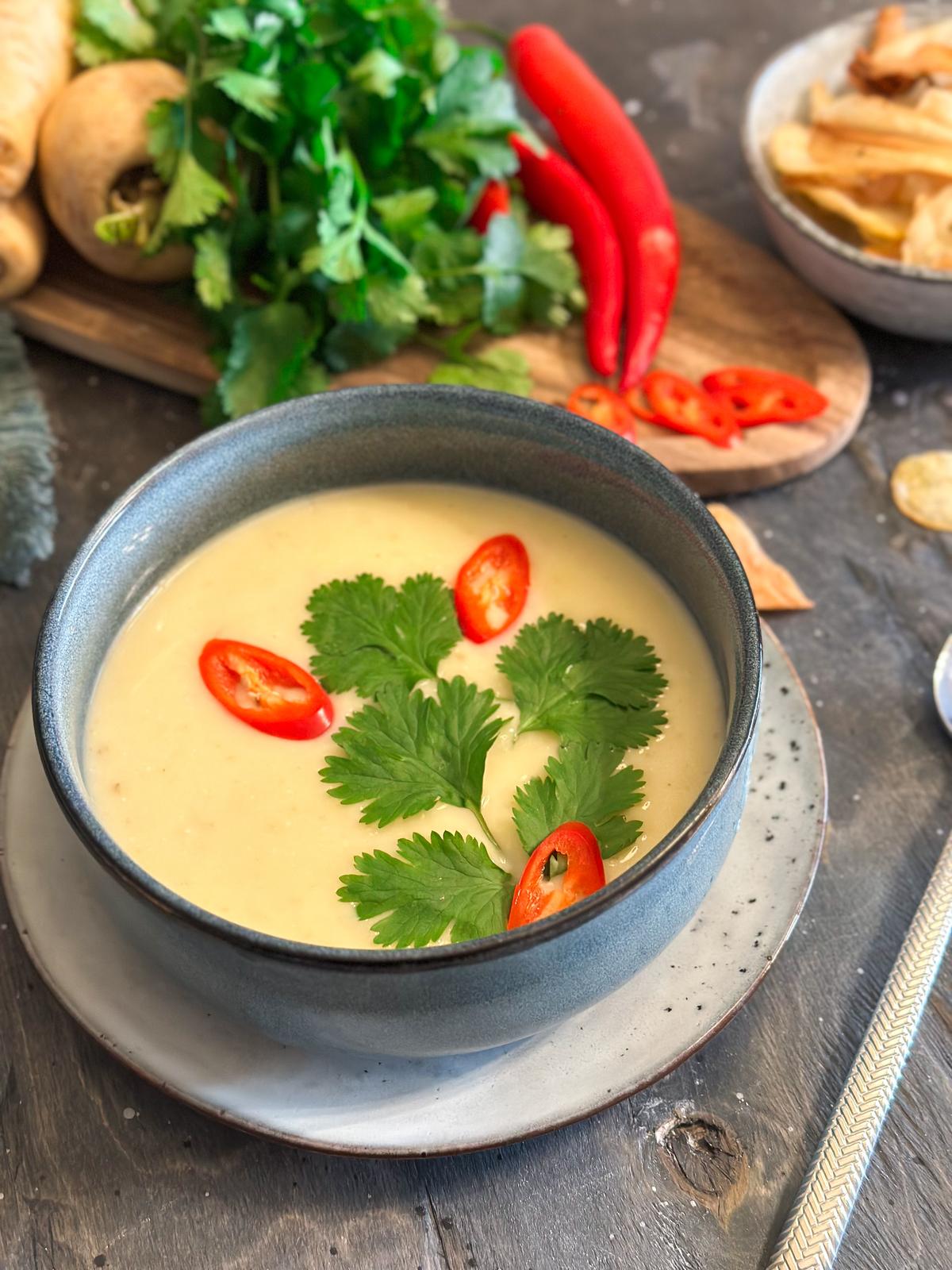 KRÄMIG ASIATISK PALSTERNACKSSOPPA