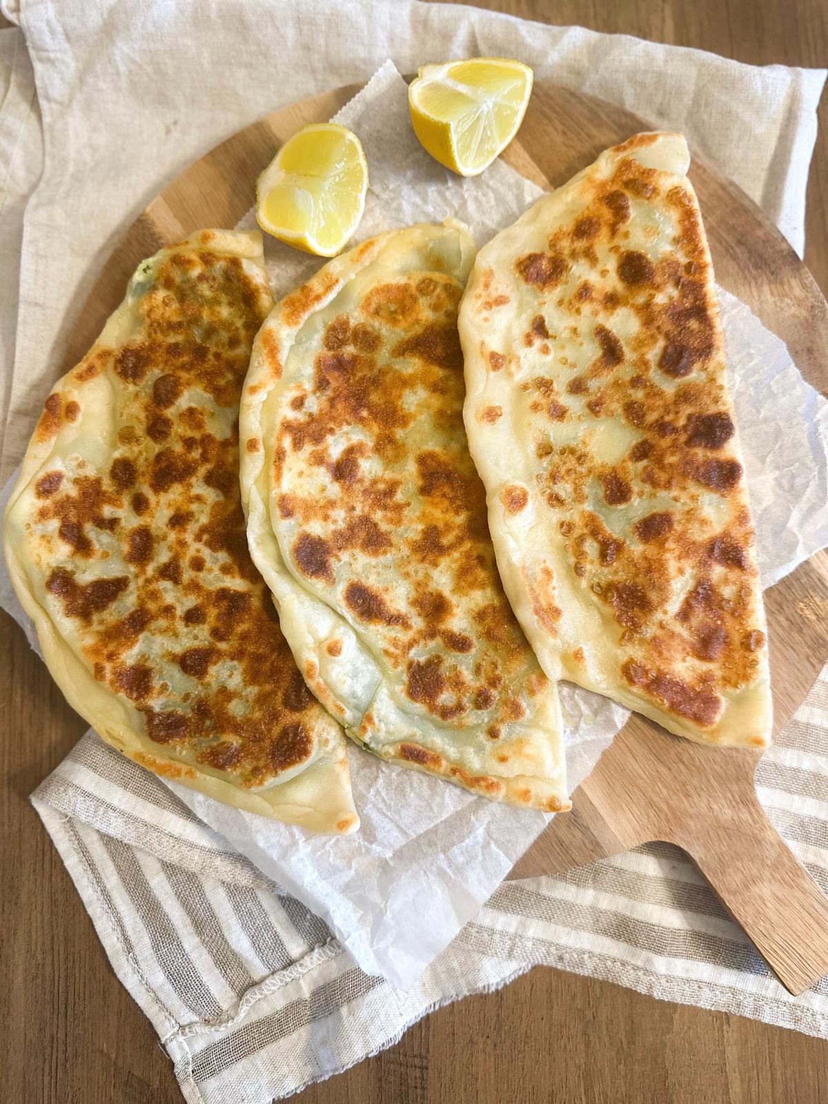 TURKISK FETA OCH SPENAT FYLLDA GÖZLEME