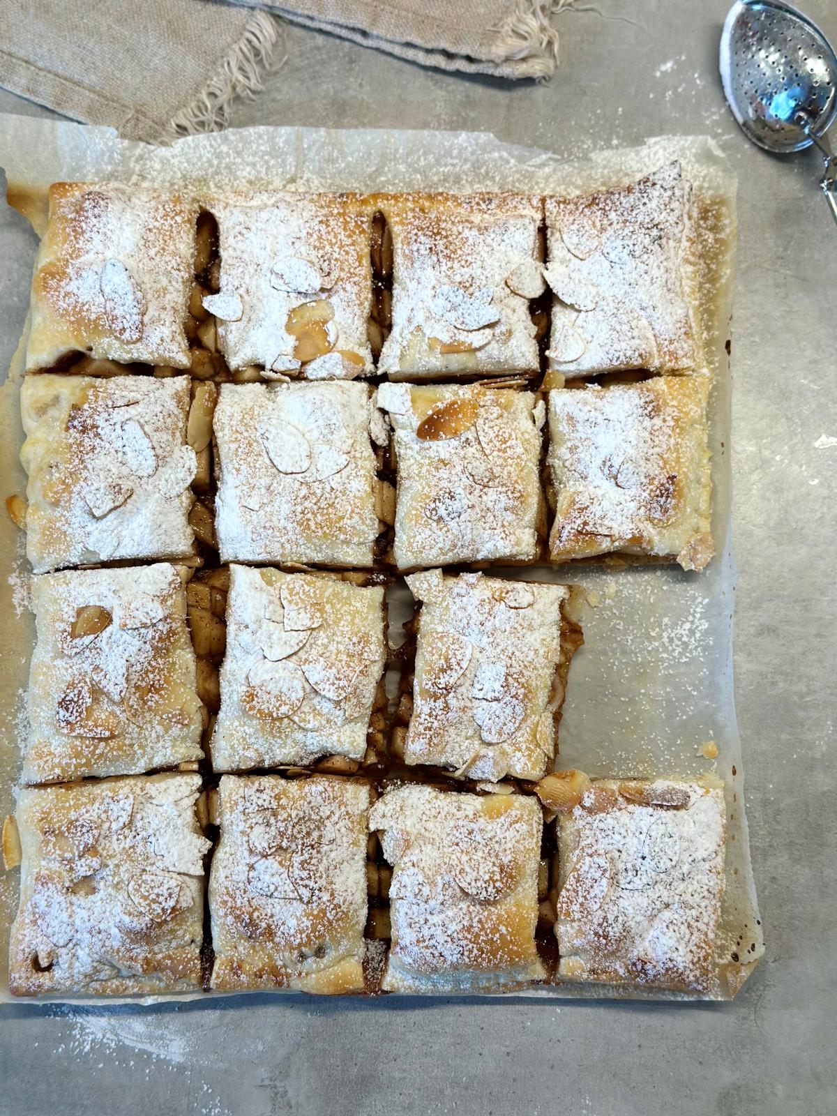 ÄPPELSTRUDEL I LÅNGPANNA