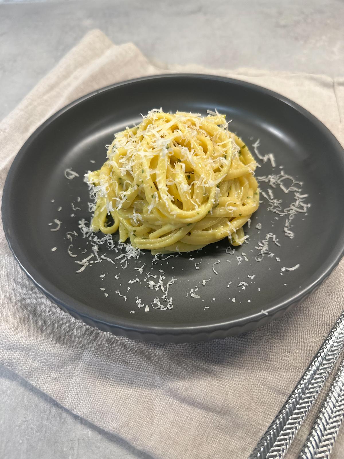 ONE PAN PASTA MED PARMESAN OCH VITLÖK