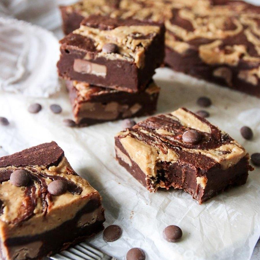 BROWNIES MED NOUGAT OCH JORDNÖTSMÖR
