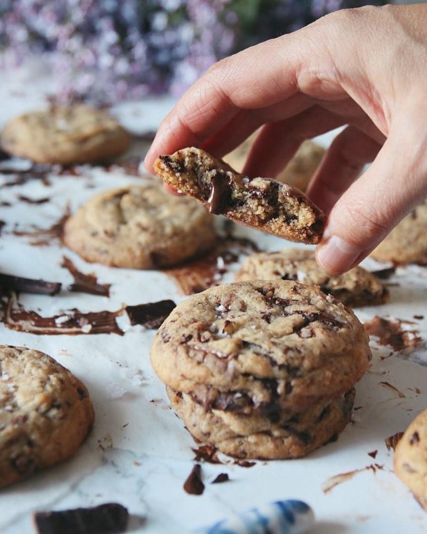 CHOCOLATE CHIP COOKIES