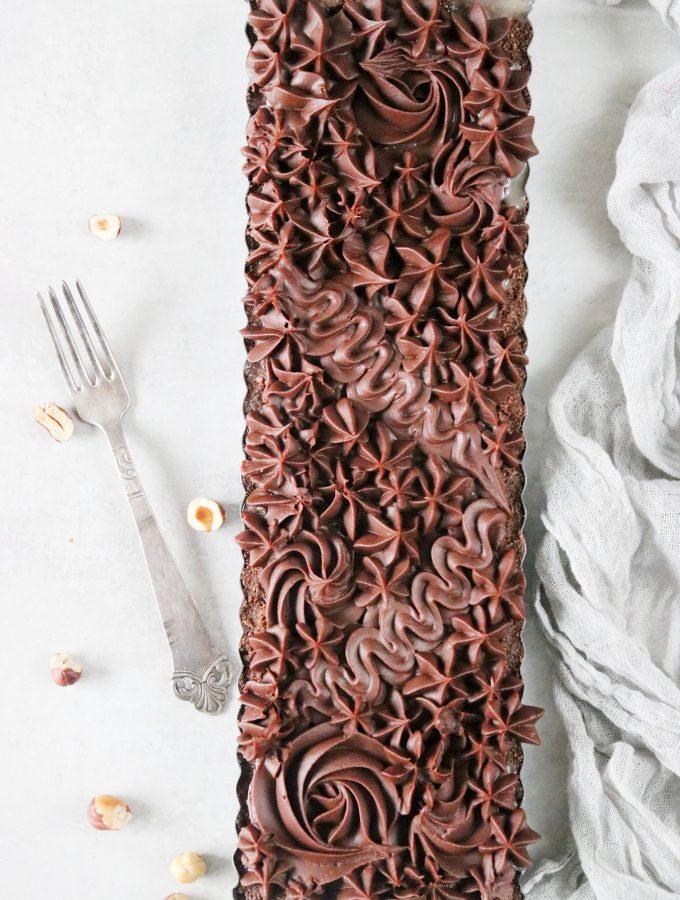 HASSELNÖTSPAJ MED SALT KARAMELL OCH GANACHE