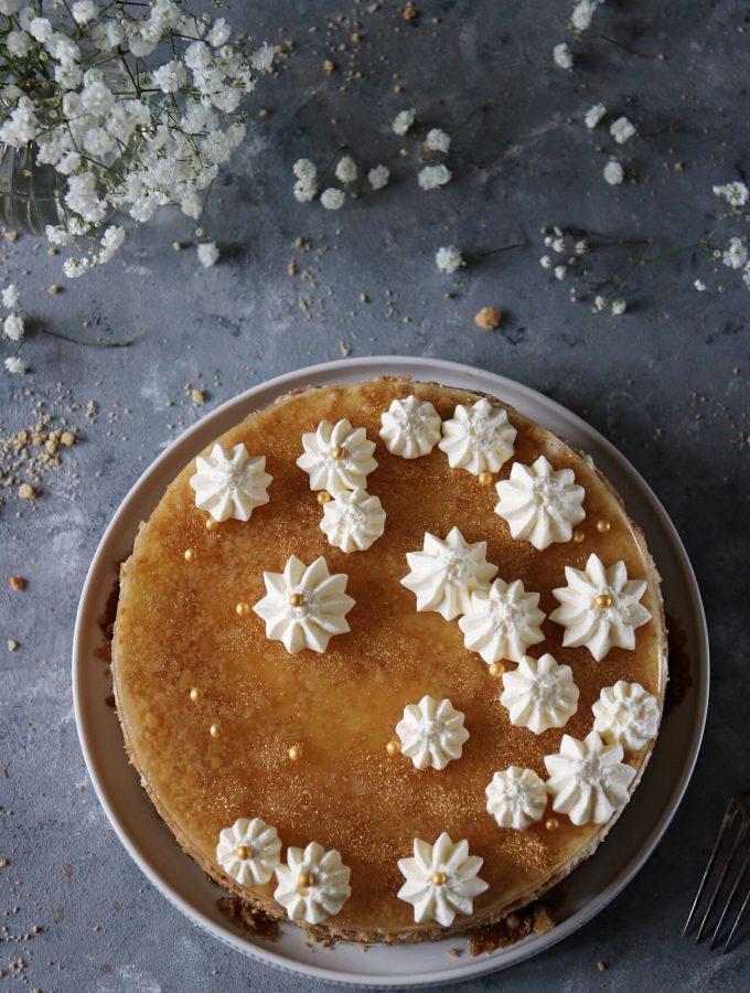 NO-BAKE ÄPPELPAJ CHEESECAKE MED ÄPPELSPEGEL