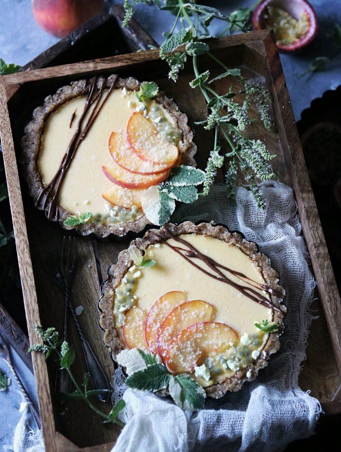 NO-BAKE PAJ MED PERSIKA OCH PASSIONSFRUKT