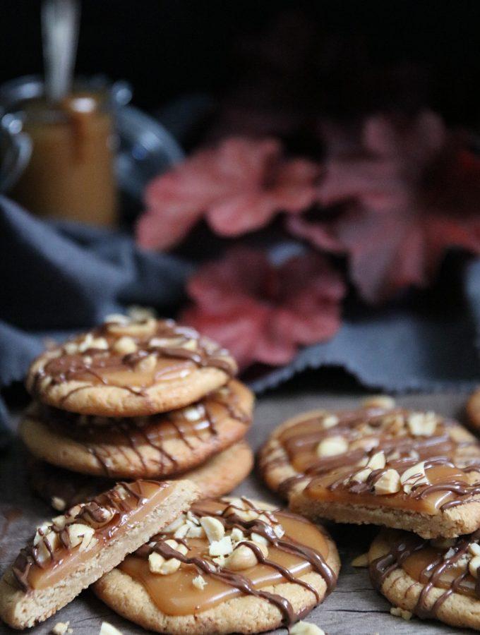 GLUTENFRIA JORDNÖTSKAKOR MED KOLA OCH CHOKLAD