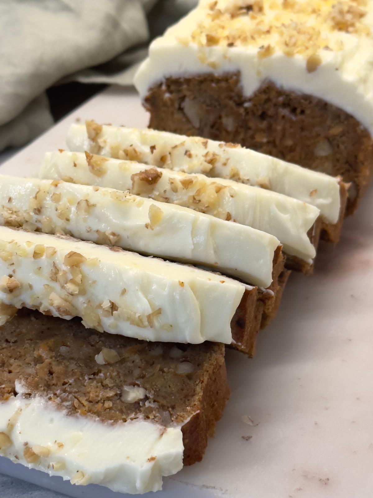 MOROTS- & BANANKAKA MED FROSTING