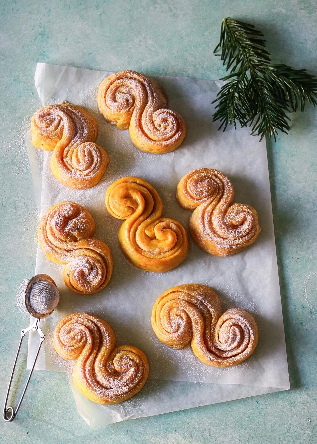 FYLLDA LUSSEKATTER MED VIT CHOKLAD